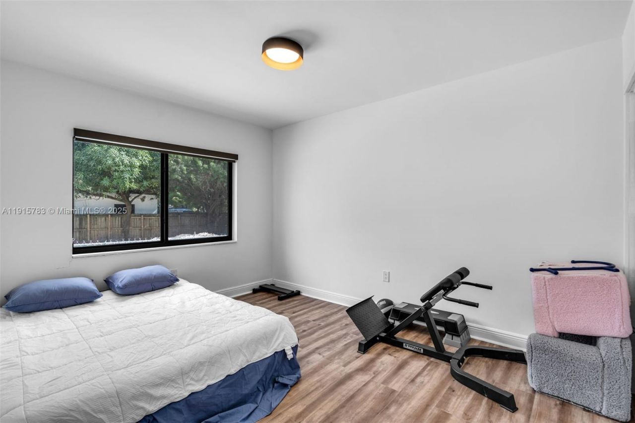 70 NE 50th St, Miami, FL 33137 Photo