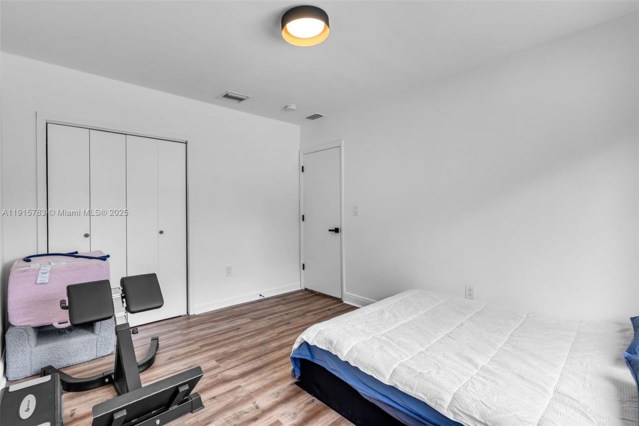 70 NE 50th St, Miami, FL 33137 Photo