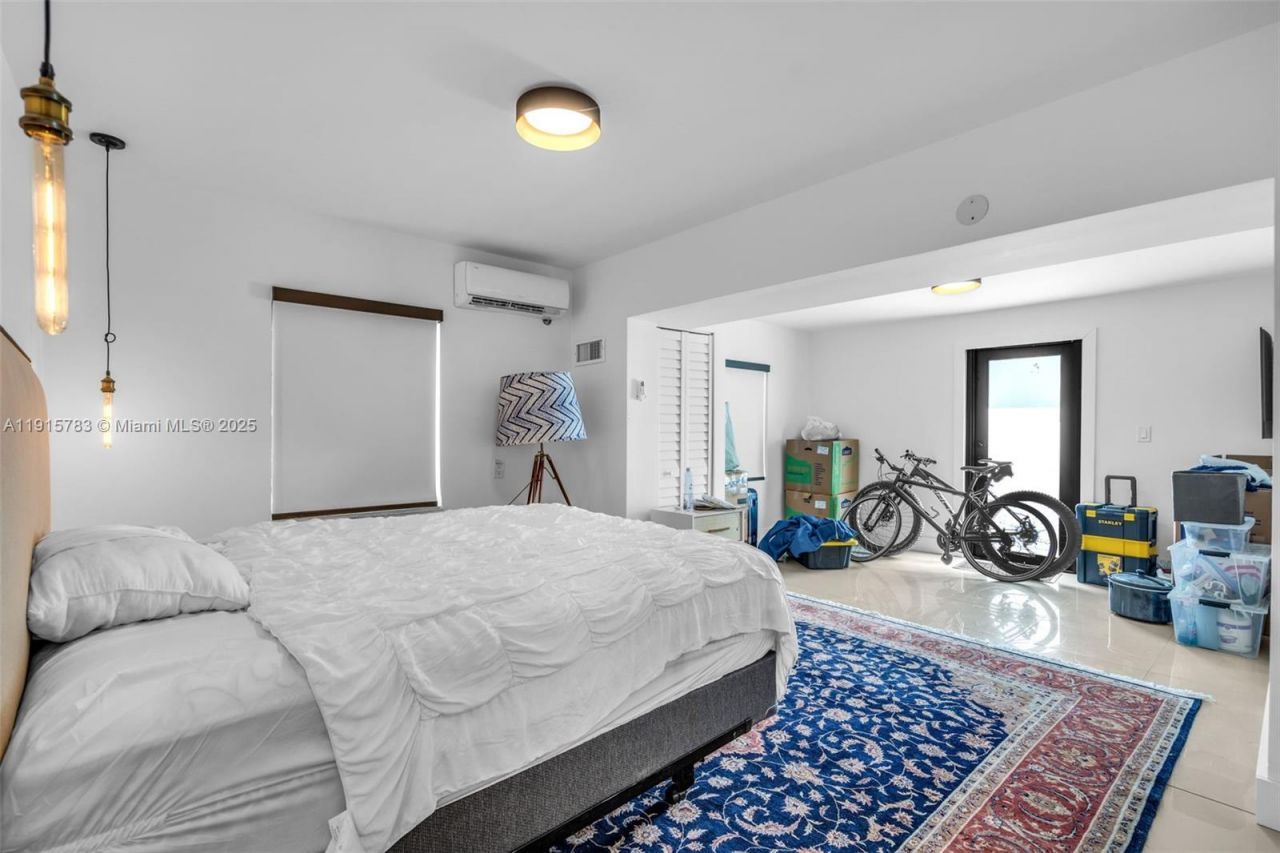 70 NE 50th St, Miami, FL 33137 Photo