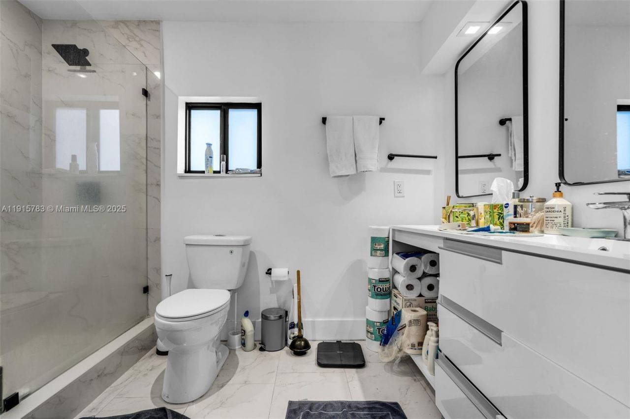 70 NE 50th St, Miami, FL 33137 Photo