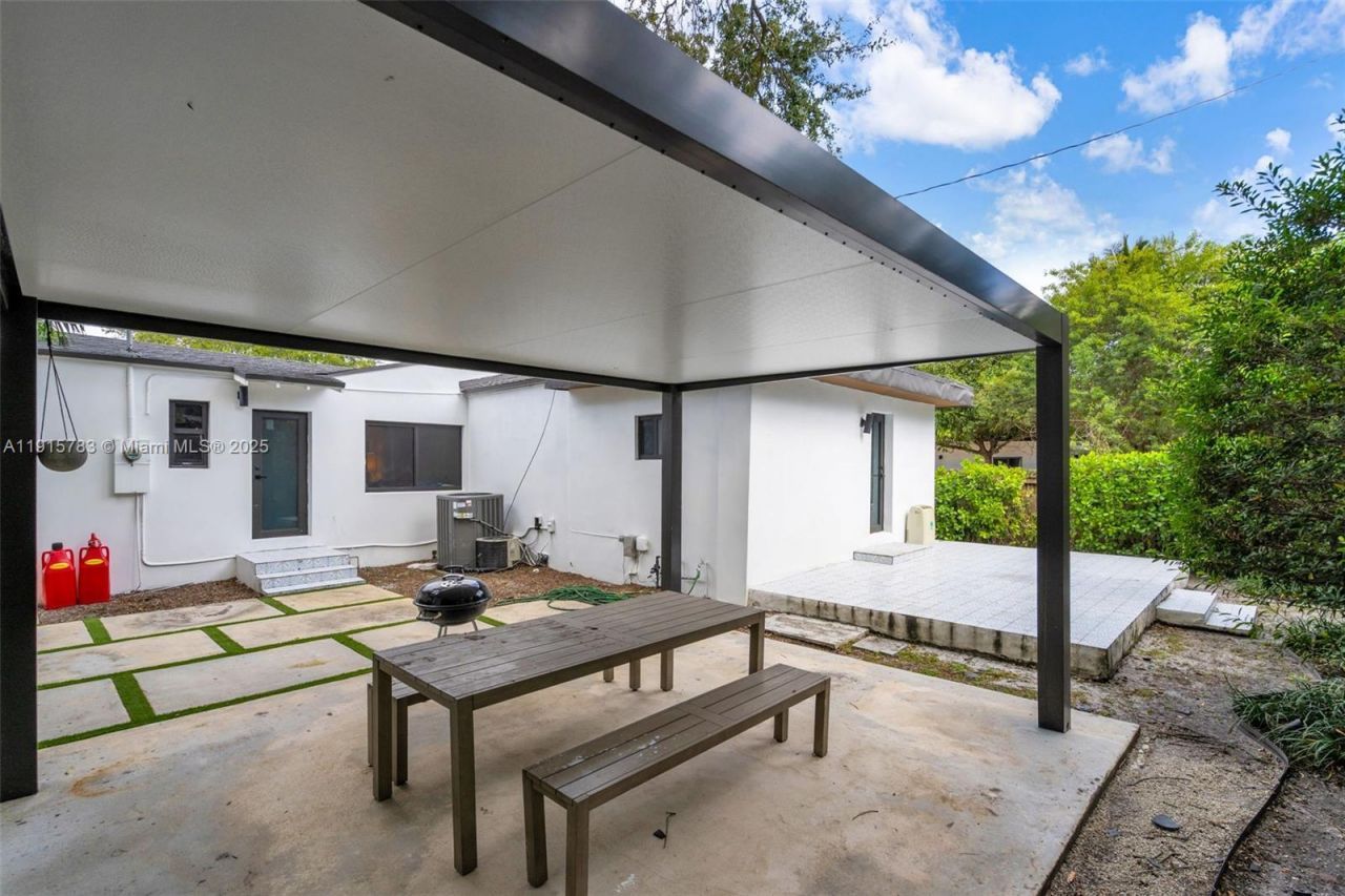 70 NE 50th St, Miami, FL 33137 Photo