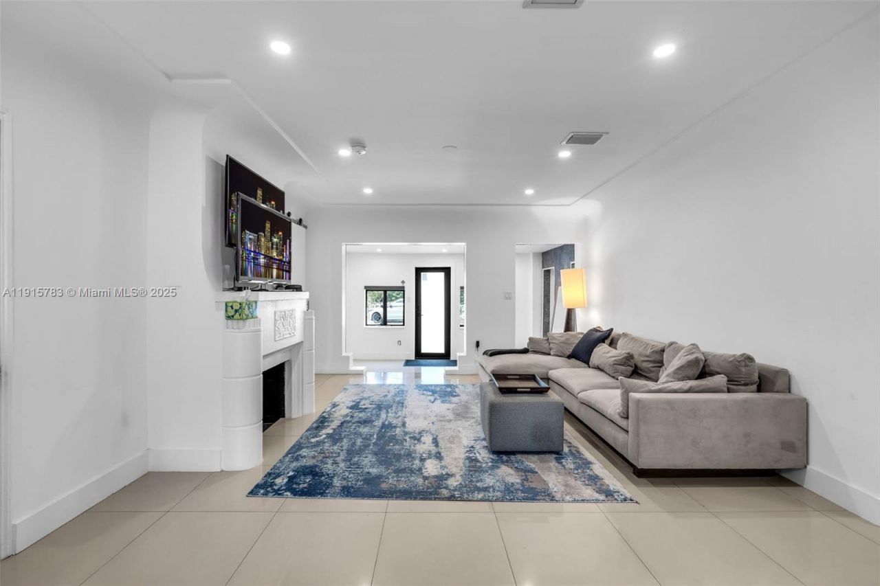 70 NE 50th St, Miami, FL 33137 Photo