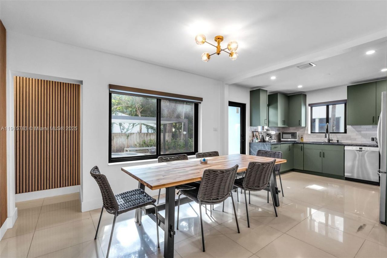 70 NE 50th St, Miami, FL 33137 Photo