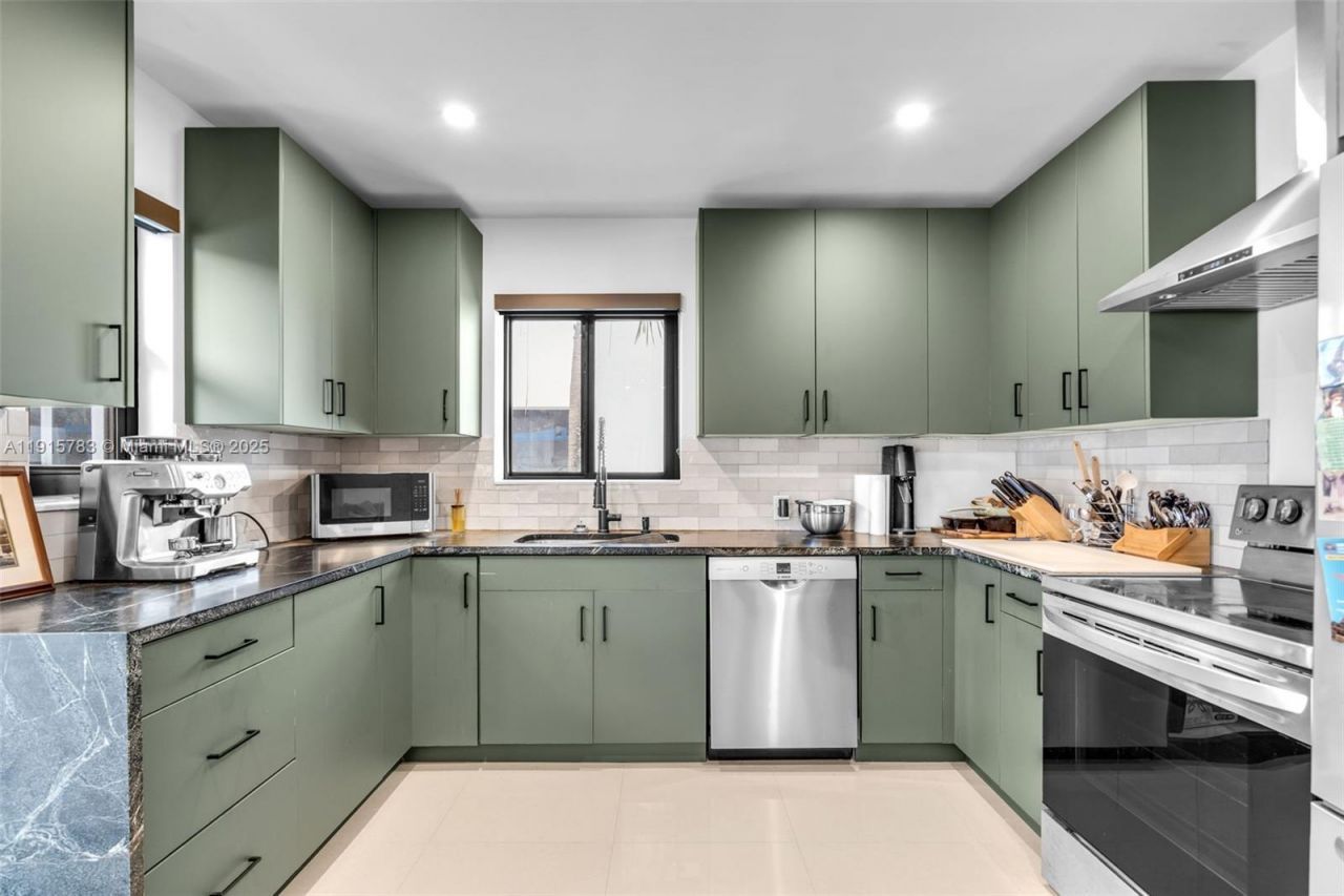 70 NE 50th St, Miami, FL 33137 Photo