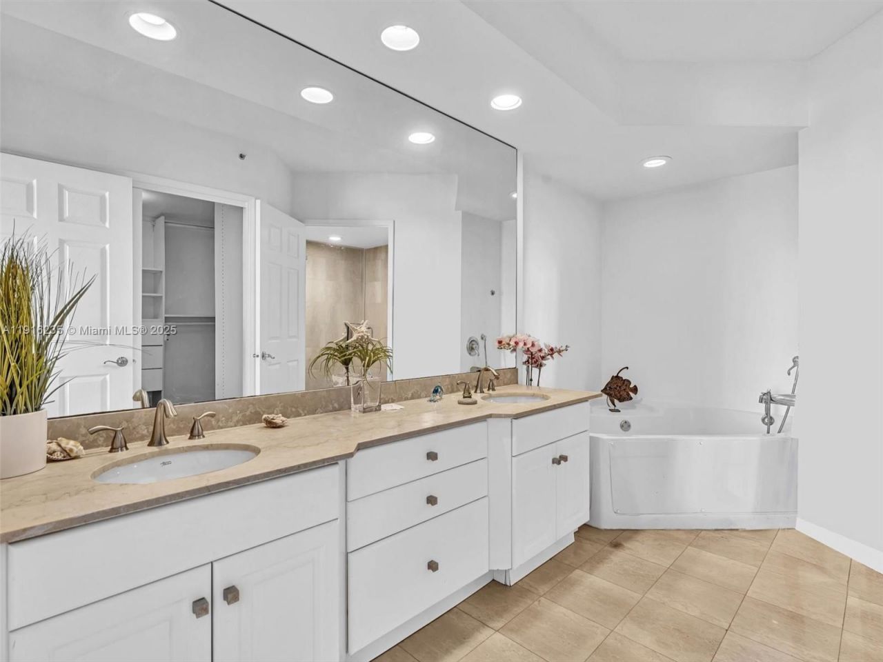 3370 Hidden Bay Dr, Unit 1002, Aventura, FL 33180 Photo