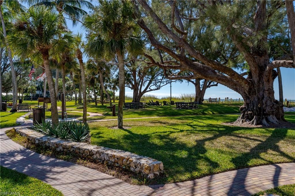 2150 Gulf Shore Blvd N, Unit 609, Naples, FL 34102 Photo