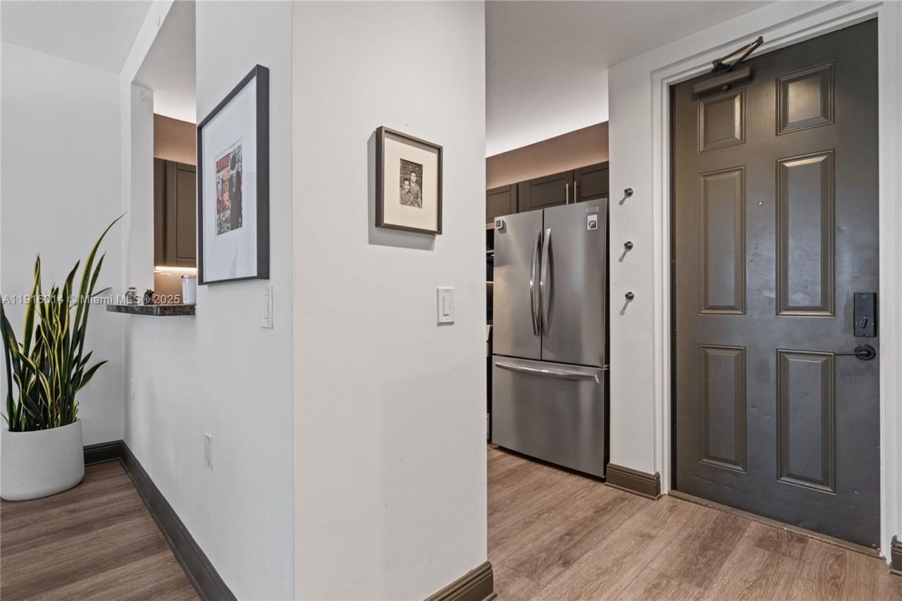 652 NE 63rd St, Unit 403, Miami, FL 33138 Photo