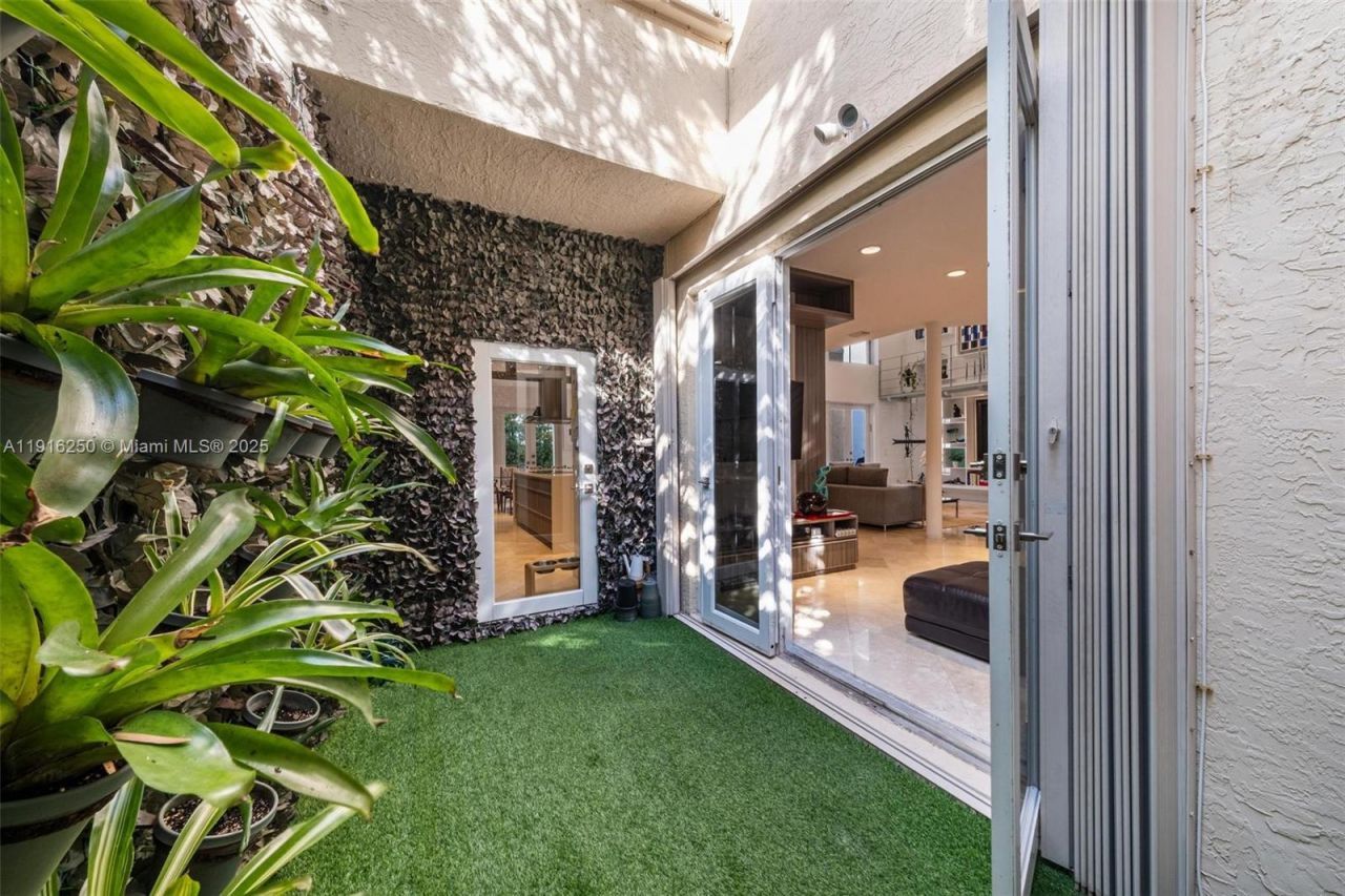 3965 194th Ln, Sunny Isles Beach, FL 33160 Photo