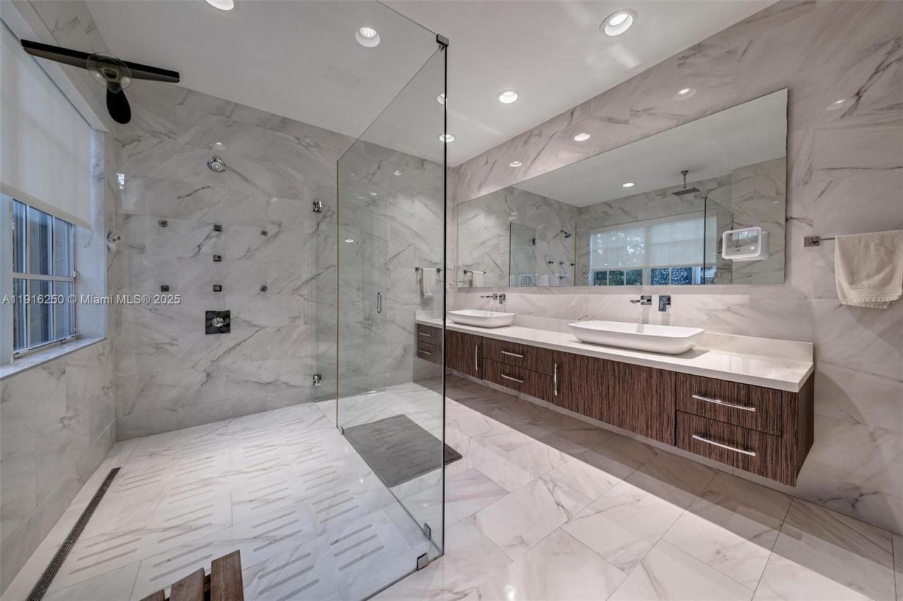 3965 194th Ln, Sunny Isles Beach, FL 33160 Photo