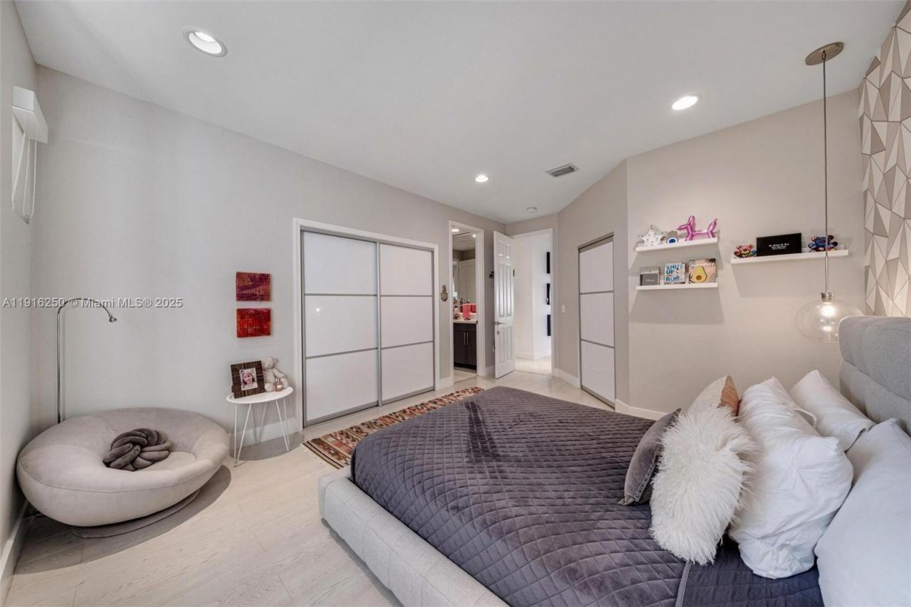 3965 194th Ln, Sunny Isles Beach, FL 33160 Photo