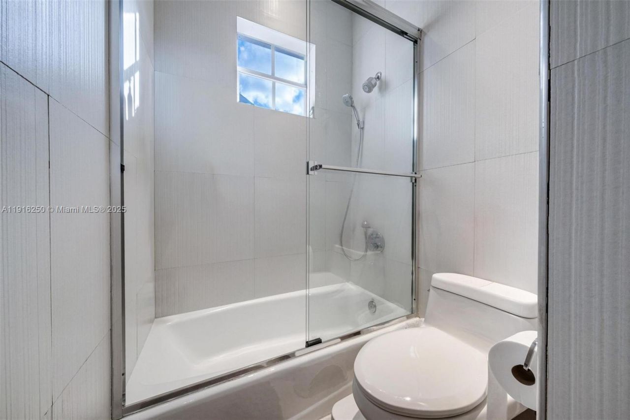 3965 194th Ln, Sunny Isles Beach, FL 33160 Photo