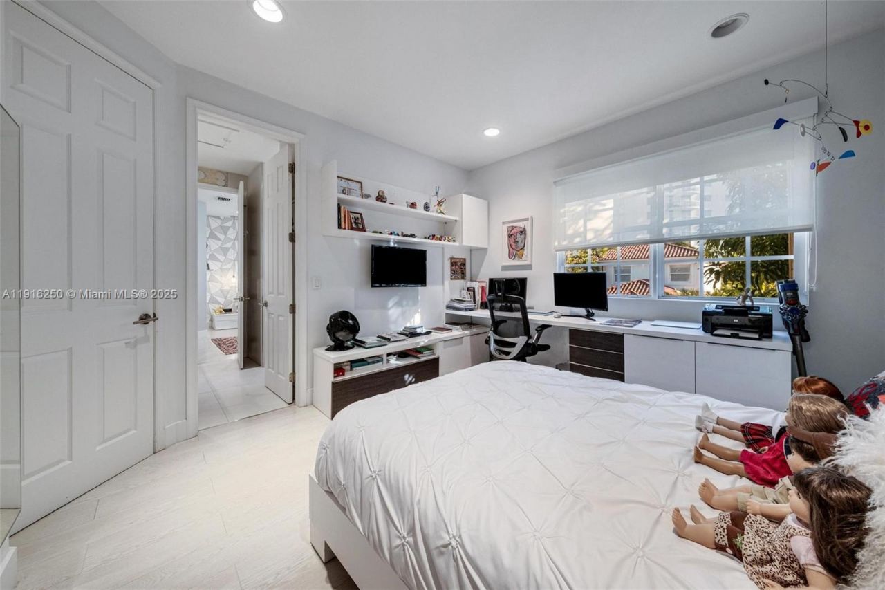 3965 194th Ln, Sunny Isles Beach, FL 33160 Photo