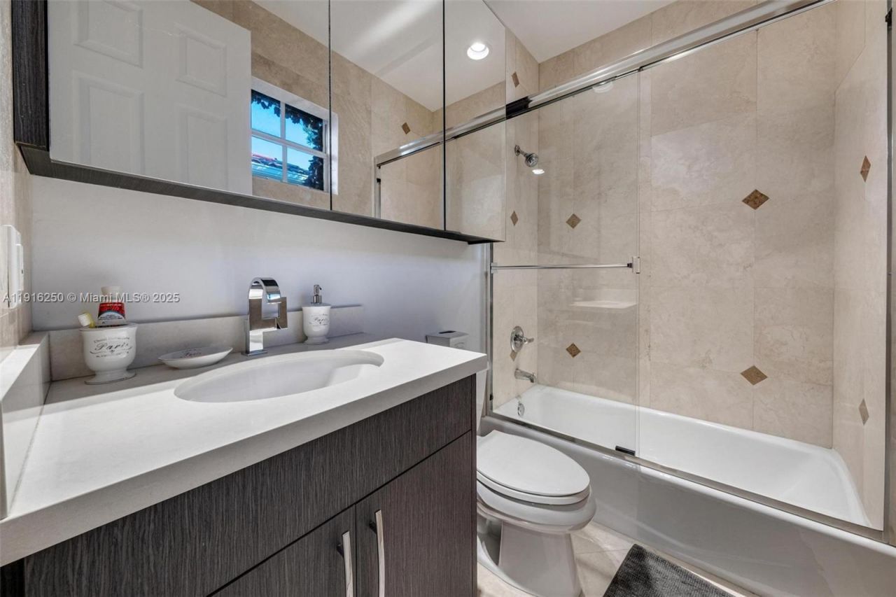 3965 194th Ln, Sunny Isles Beach, FL 33160 Photo