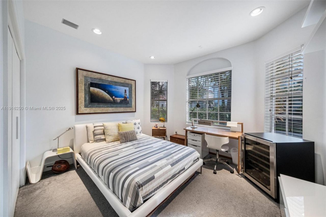 3965 194th Ln, Sunny Isles Beach, FL 33160 Photo