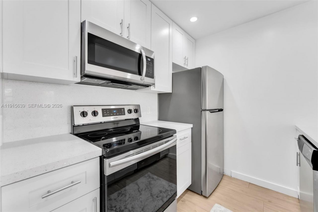 8160 Geneva Ct, Unit 317, Doral, FL 33166 Photo