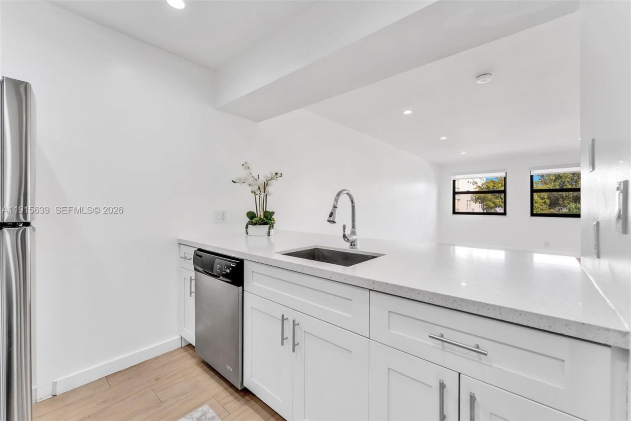 8160 Geneva Ct, Unit 317, Doral, FL 33166 Photo