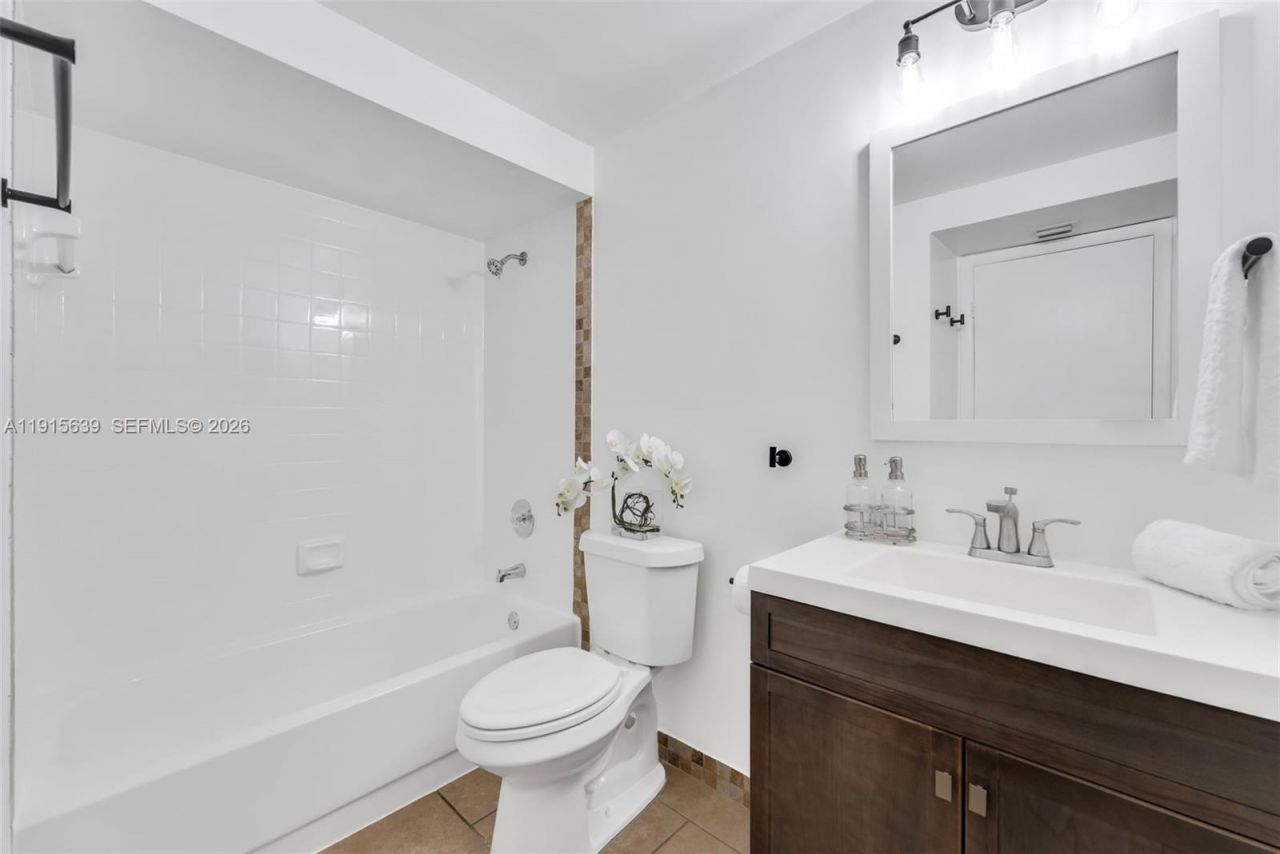 8160 Geneva Ct, Unit 317, Doral, FL 33166 Photo