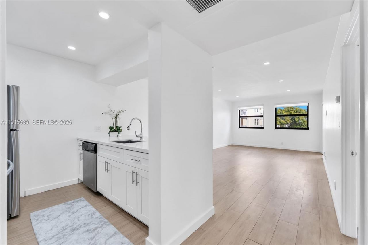 8160 Geneva Ct, Unit 317, Doral, FL 33166 Photo