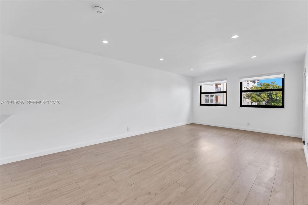 8160 Geneva Ct, Unit 317, Doral, FL 33166 Photo