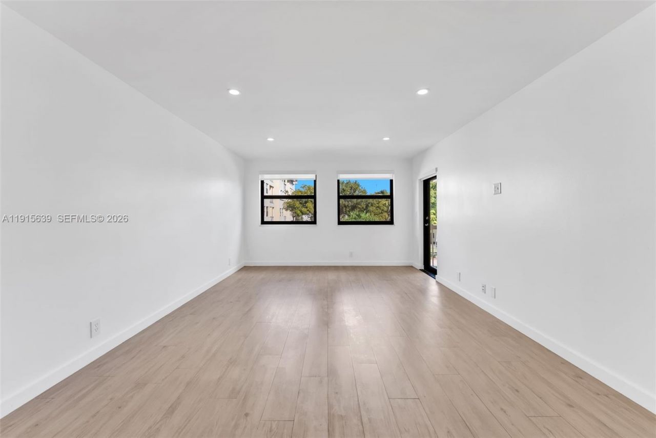 8160 Geneva Ct, Unit 317, Doral, FL 33166 Photo