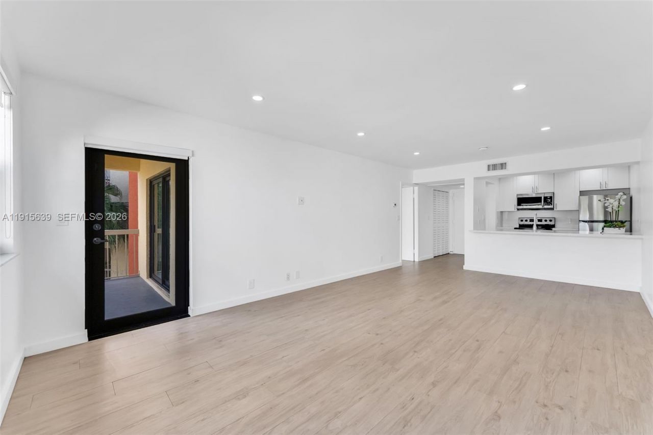 8160 Geneva Ct, Unit 317, Doral, FL 33166 Photo