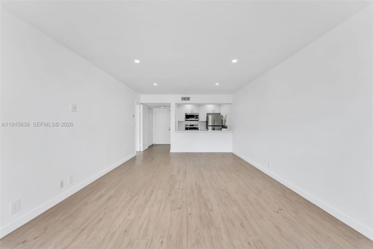 8160 Geneva Ct, Unit 317, Doral, FL 33166 Photo