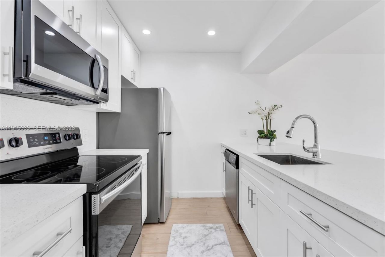 8160 Geneva Ct, Unit 317, Doral, FL 33166 Photo