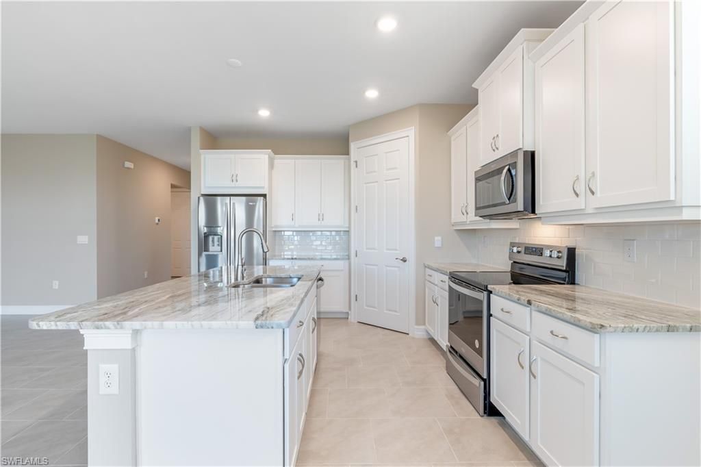 552 Spring Hill Lake Loop, Cape Coral, FL 33993 Photo