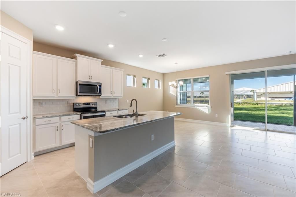 552 Spring Hill Lake Loop, Cape Coral, FL 33993 Photo