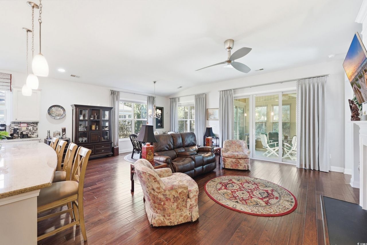 86 Hyacinth Loop Photo 14