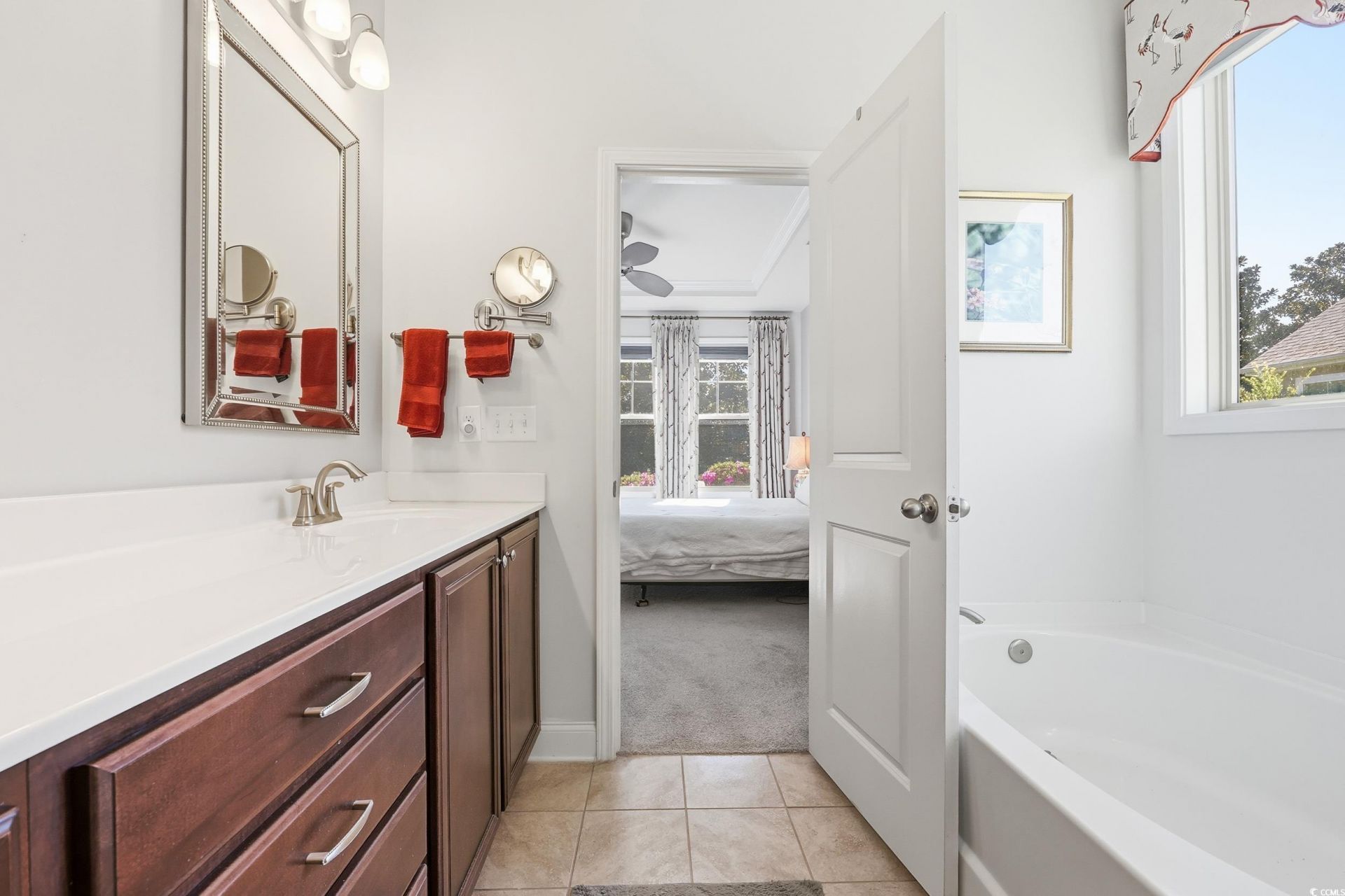 86 Hyacinth Loop Photo 32