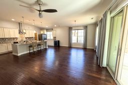 86 Hyacinth Loop photo 4