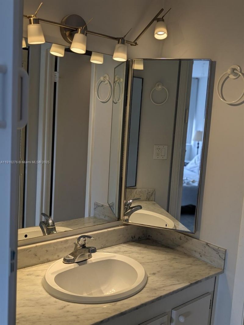 1300 NE Miami Gardens Dr, Unit 613E, Miami, FL 33179 Photo