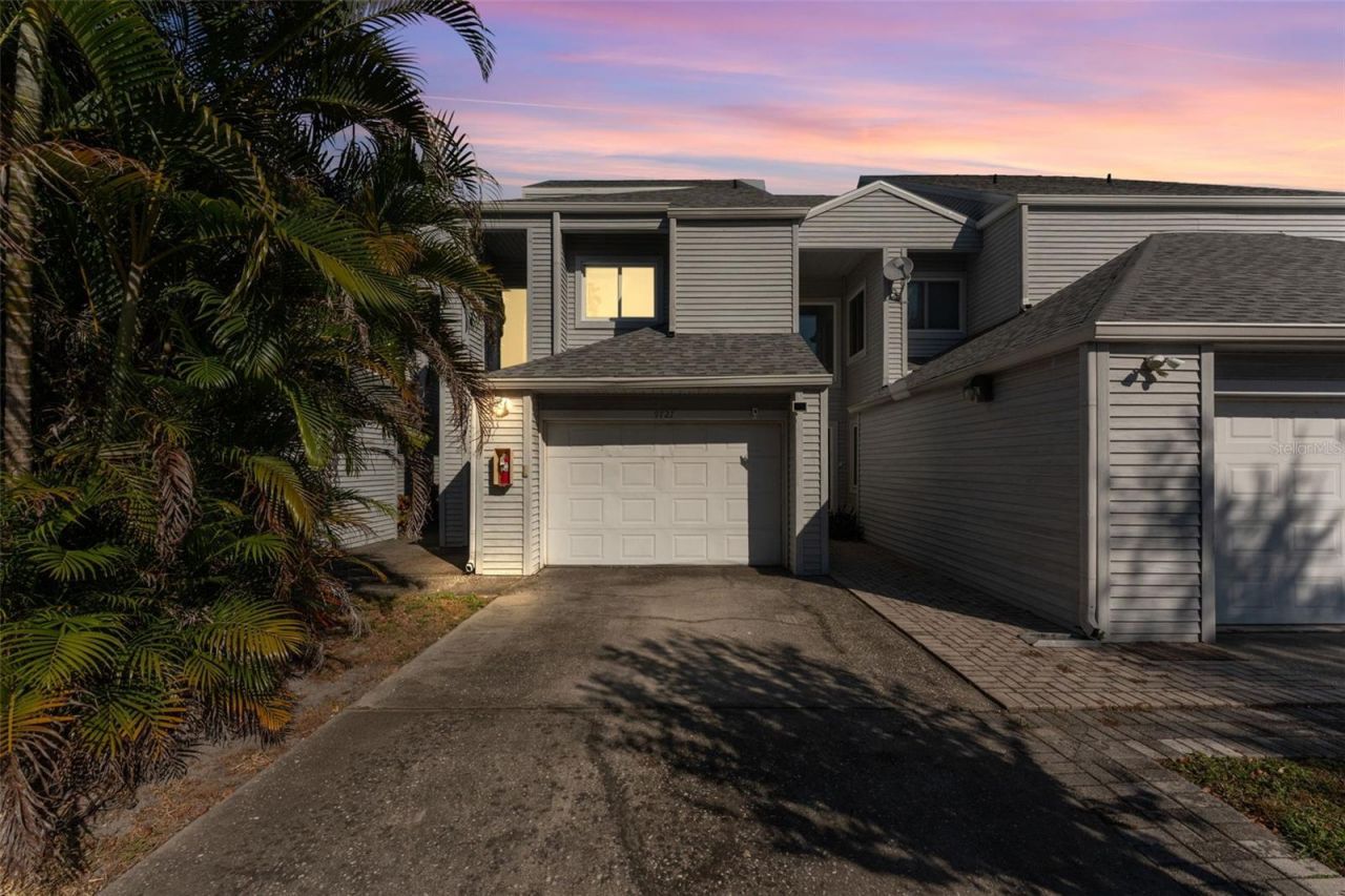 9727 Tiffany Oaks Lane, Tampa, FL 33612 Main Photo