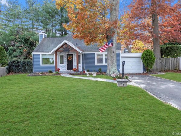 16 Piermont Court, Melville, NY 11747