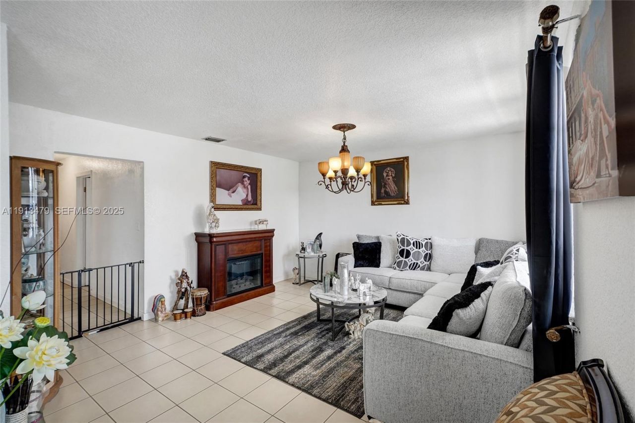 311 E 51st St, Hialeah, FL 33013 Photo