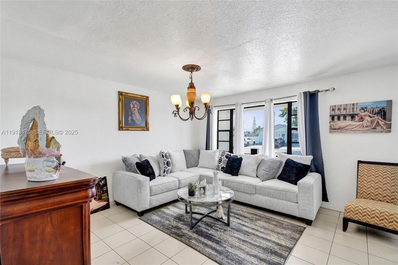 311 E 51st St, Hialeah, FL 33013 Photo