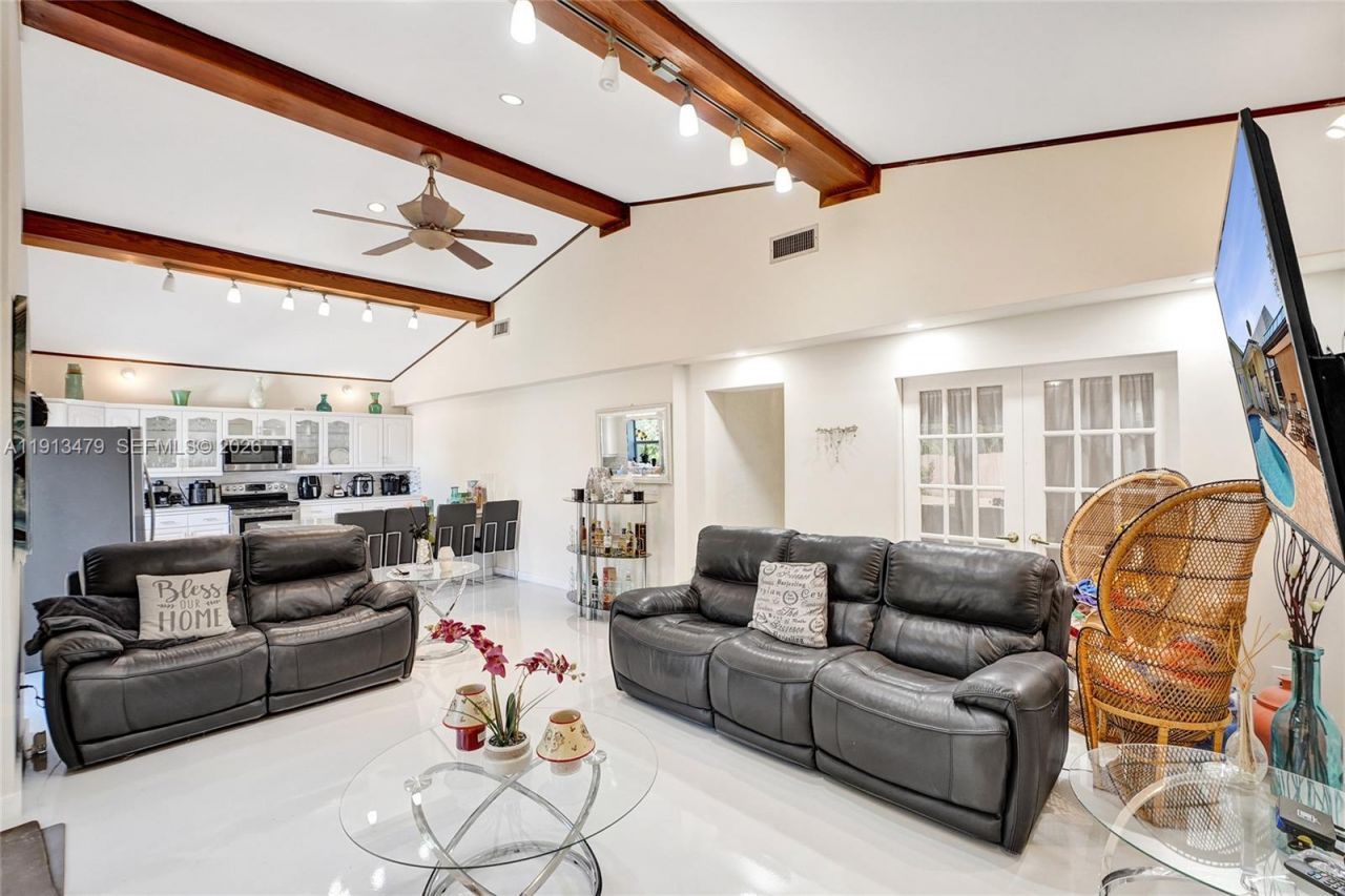 311 E 51st St, Hialeah, FL 33013 Photo