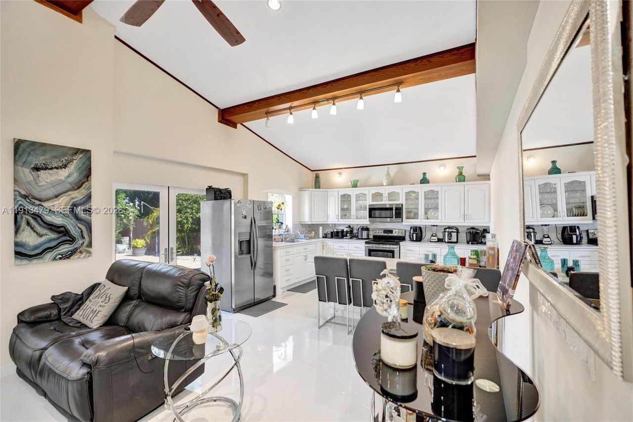 311 E 51st St, Hialeah, FL 33013 Photo