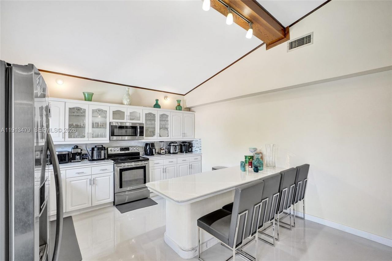 311 E 51st St, Hialeah, FL 33013 Photo