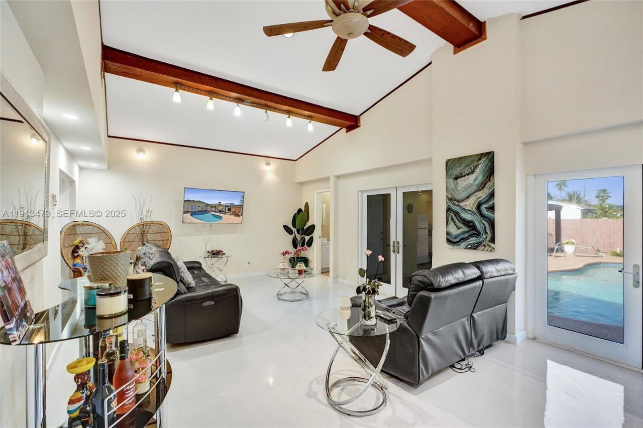 311 E 51st St, Hialeah, FL 33013 Photo