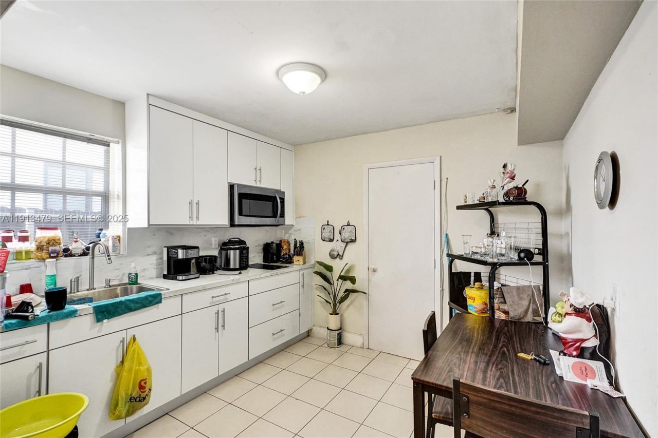 311 E 51st St, Hialeah, FL 33013 Photo