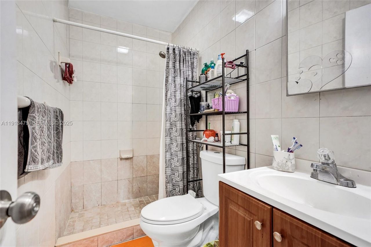 311 E 51st St, Hialeah, FL 33013 Photo