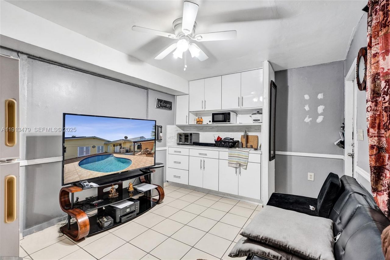 311 E 51st St, Hialeah, FL 33013 Photo