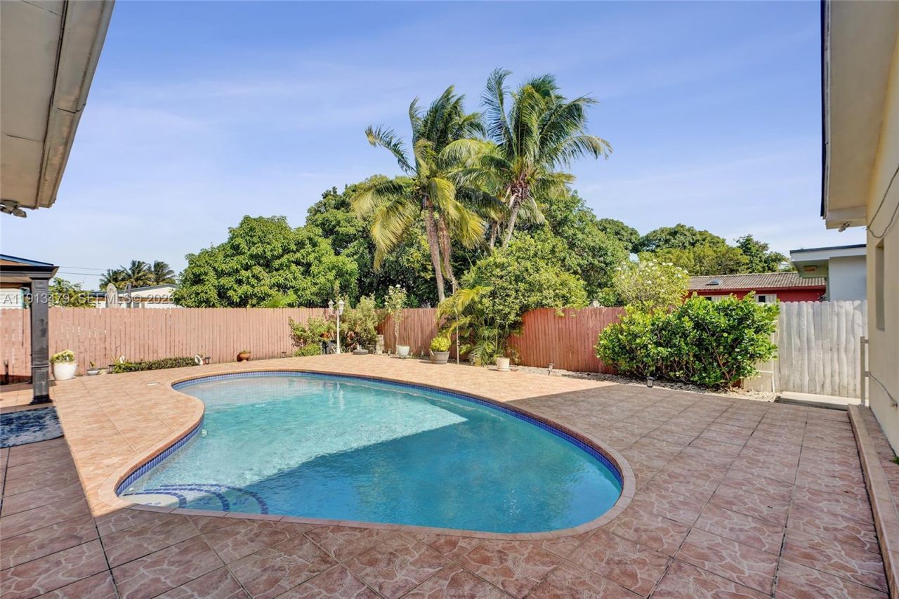 311 E 51st St, Hialeah, FL 33013 Photo