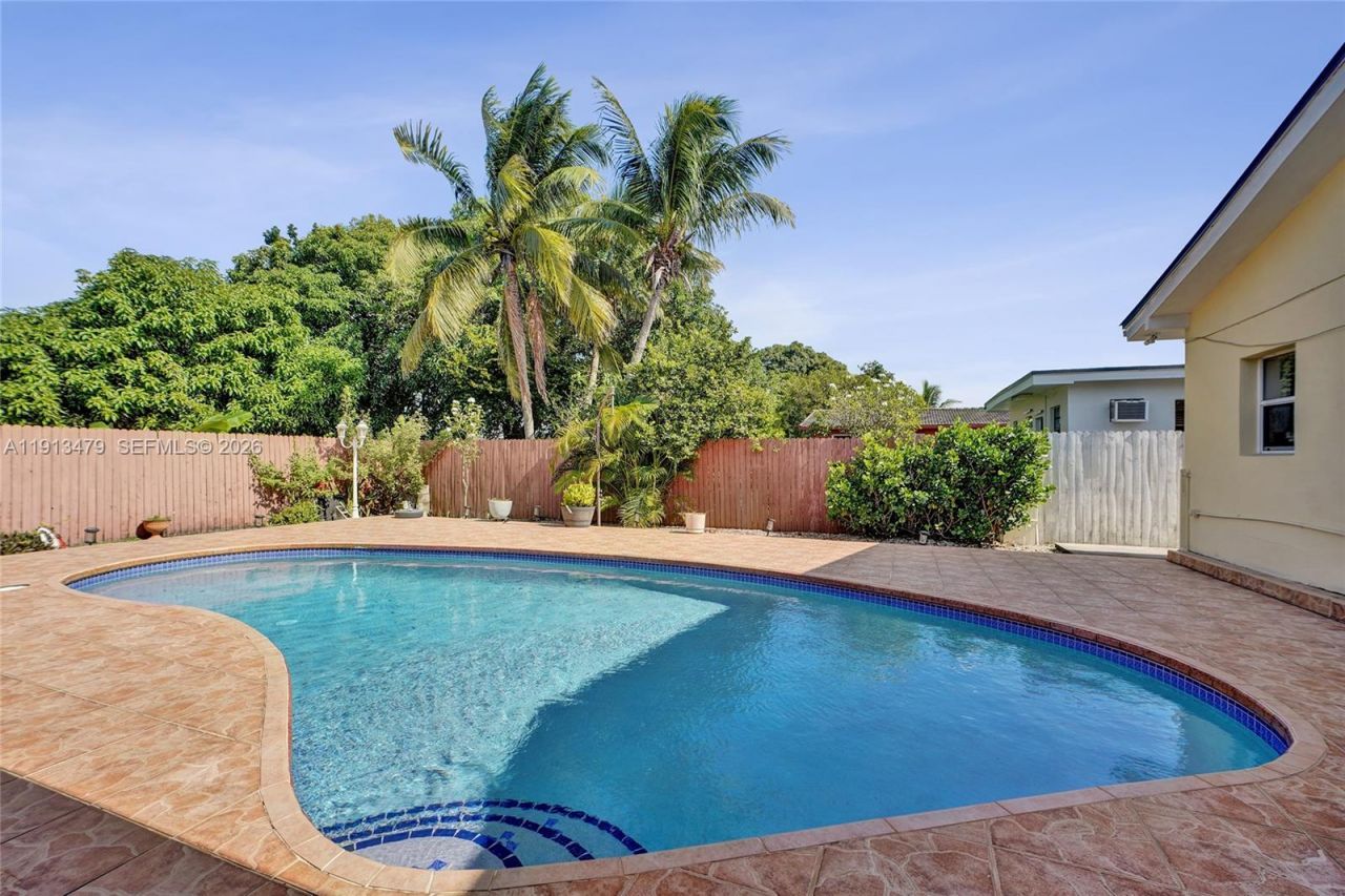 311 E 51st St, Hialeah, FL 33013 Photo