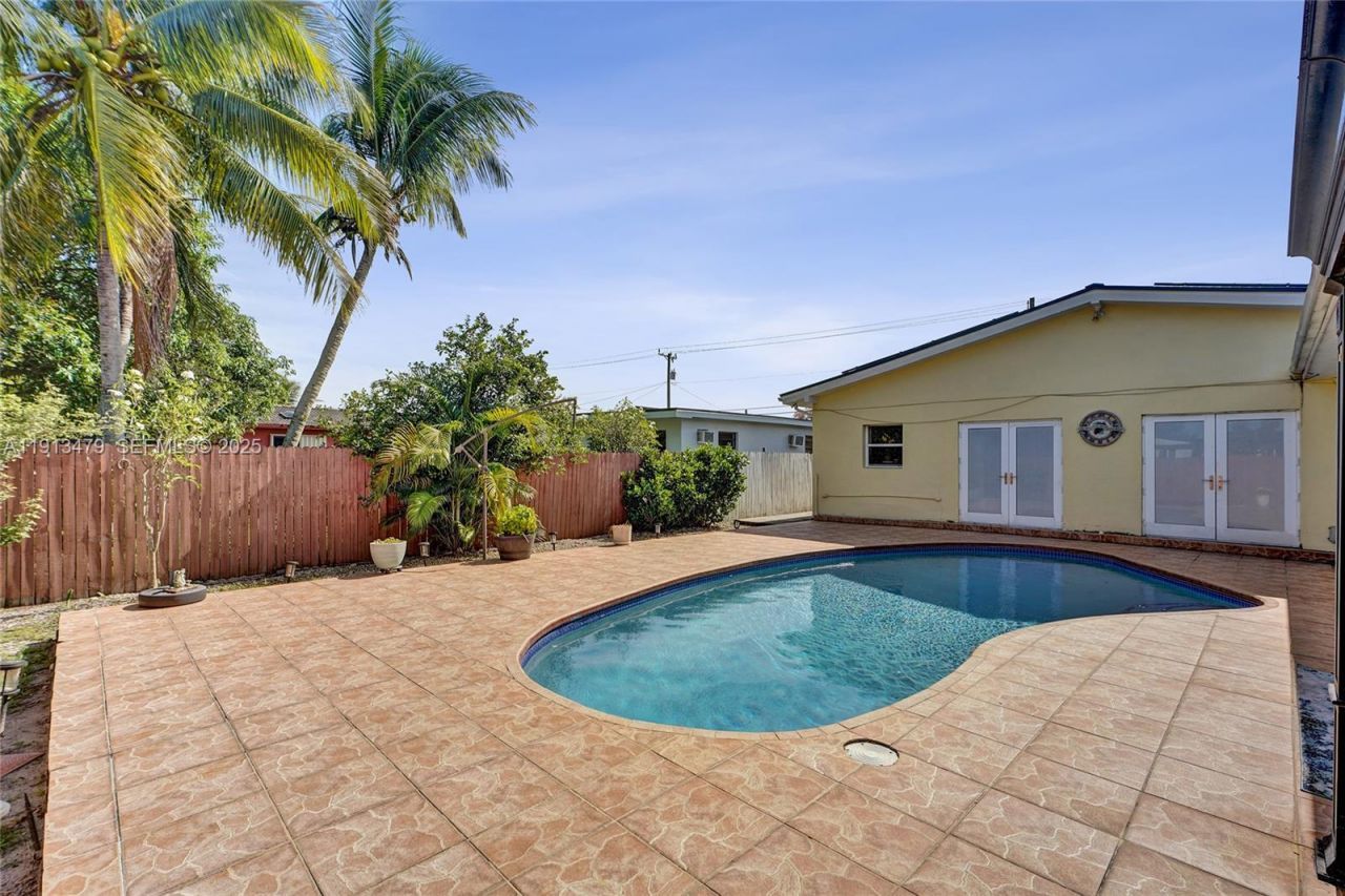 311 E 51st St, Hialeah, FL 33013 Photo