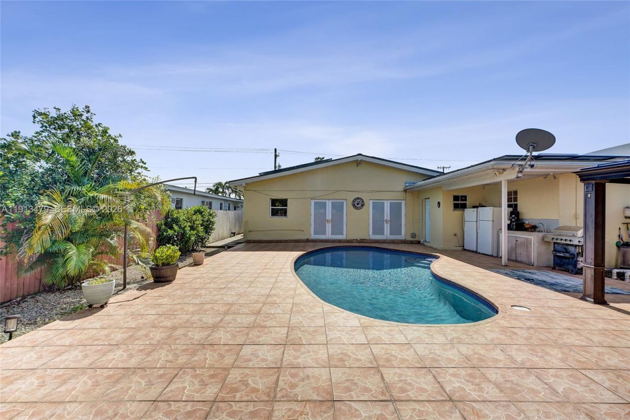 311 E 51st St, Hialeah, FL 33013 Photo