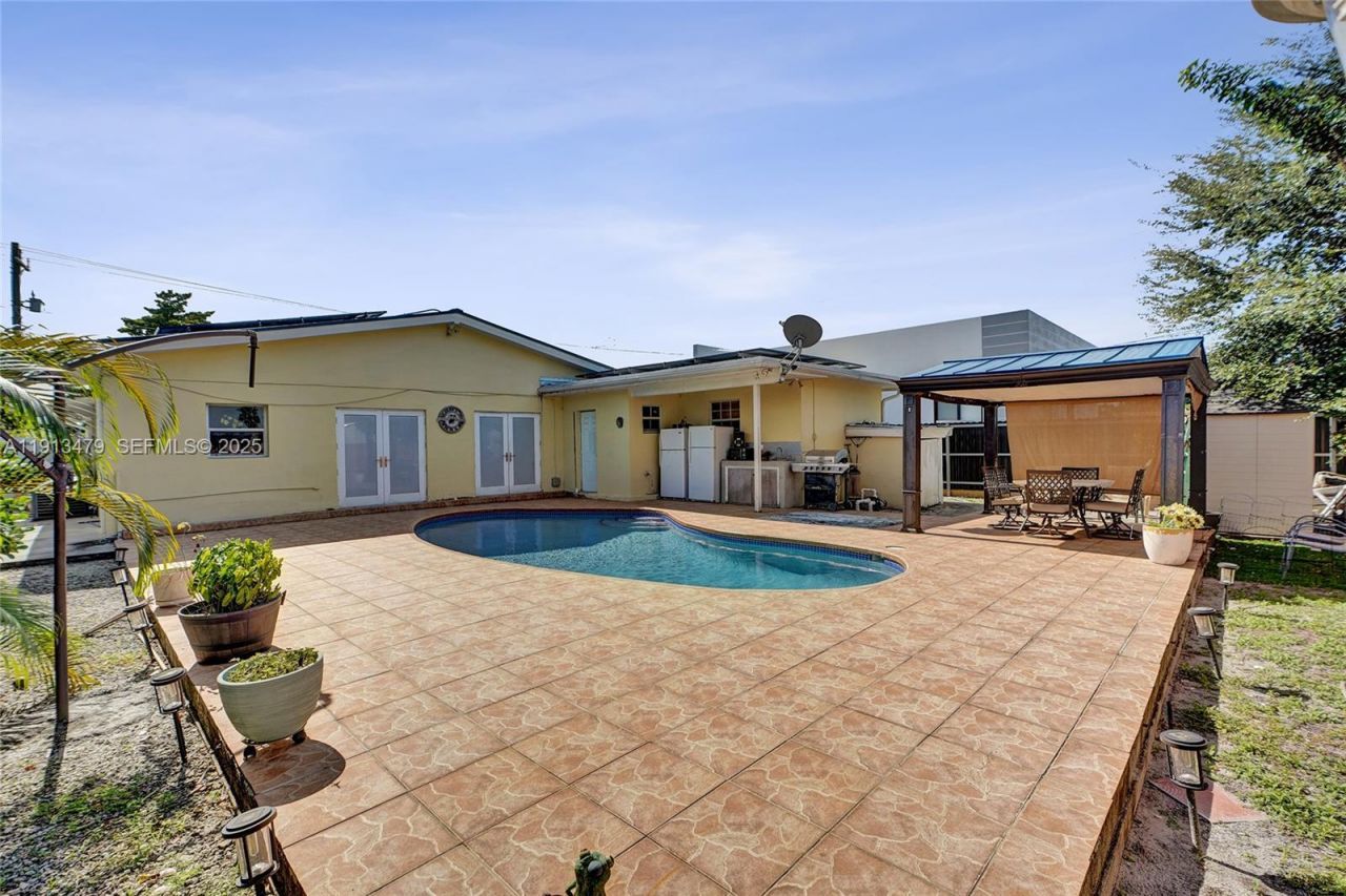 311 E 51st St, Hialeah, FL 33013 Photo