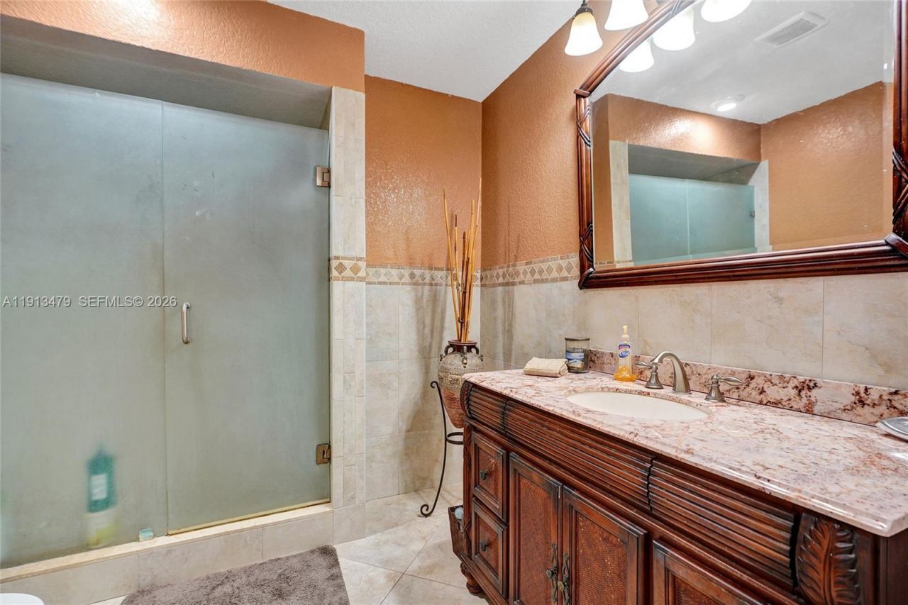 311 E 51st St, Hialeah, FL 33013 Photo